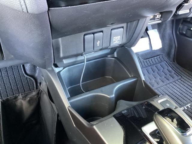 フィットハイブリッド Ｓホンダセンシング　純正ナビ　フルセグ　リアカメラ　スマ－トキ－　ナビＴＶ　アクティブクルーズコントロール　パワーウインドウ　サイドエアバック　ＤＶＤ再生　パワーステアリング　ＬＥＤヘッドランプ　ＡＢＳ　盗難防止装置（42枚目）