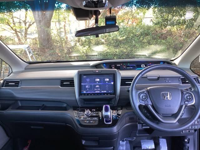 フロントガラスが大きく、ワイドな視界で運転もしやすくなるように、設計されています。