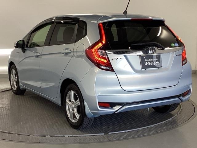 フィットハイブリッド Lホンダセンシング 純正ナビ フルセグ リアカメラ 軽減ブレーキ Rカメ LED サイドSRS 横滑り防止 ナビTV パワーステアリング 盗難防止装置 オートクルーズ ETC車載器 DVD再生 ABS 助手席エアバッグ(8枚目)