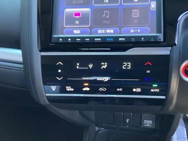 フィットハイブリッド Lホンダセンシング 純正ナビ フルセグ リアカメラ 軽減ブレーキ Rカメ LED サイドSRS 横滑り防止 ナビTV パワーステアリング 盗難防止装置 オートクルーズ ETC車載器 DVD再生 ABS 助手席エアバッグ(11枚目)