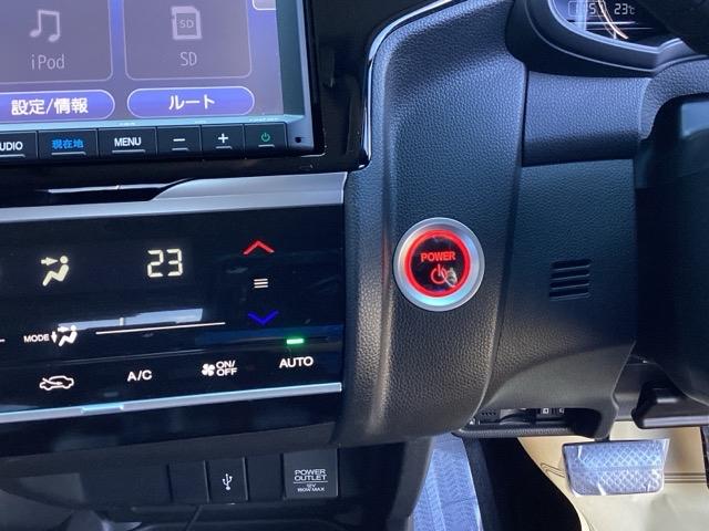 フィットハイブリッド Lホンダセンシング 純正ナビ フルセグ リアカメラ 軽減ブレーキ Rカメ LED サイドSRS 横滑り防止 ナビTV パワーステアリング 盗難防止装置 オートクルーズ ETC車載器 DVD再生 ABS 助手席エアバッグ(12枚目)