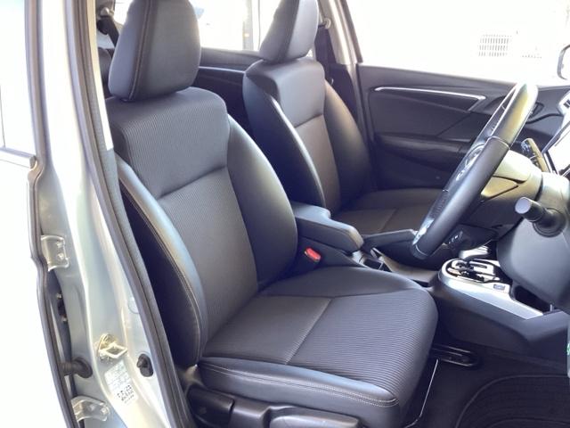 フィットハイブリッド Lホンダセンシング 純正ナビ フルセグ リアカメラ 軽減ブレーキ Rカメ LED サイドSRS 横滑り防止 ナビTV パワーステアリング 盗難防止装置 オートクルーズ ETC車載器 DVD再生 ABS 助手席エアバッグ(17枚目)