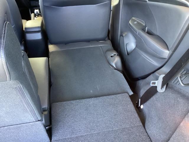 フィットハイブリッド Lホンダセンシング 純正ナビ フルセグ リアカメラ 軽減ブレーキ Rカメ LED サイドSRS 横滑り防止 ナビTV パワーステアリング 盗難防止装置 オートクルーズ ETC車載器 DVD再生 ABS 助手席エアバッグ(20枚目)