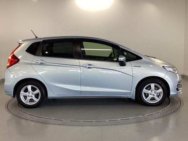 フィットハイブリッド Lホンダセンシング 純正ナビ フルセグ リアカメラ 軽減ブレーキ Rカメ LED サイドSRS 横滑り防止 ナビTV パワーステアリング 盗難防止装置 オートクルーズ ETC車載器 DVD再生 ABS 助手席エアバッグ(28枚目)