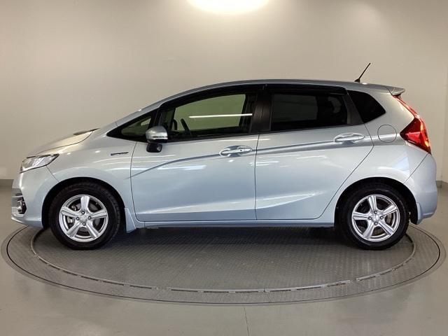 フィットハイブリッド Lホンダセンシング 純正ナビ フルセグ リアカメラ 軽減ブレーキ Rカメ LED サイドSRS 横滑り防止 ナビTV パワーステアリング 盗難防止装置 オートクルーズ ETC車載器 DVD再生 ABS 助手席エアバッグ(33枚目)