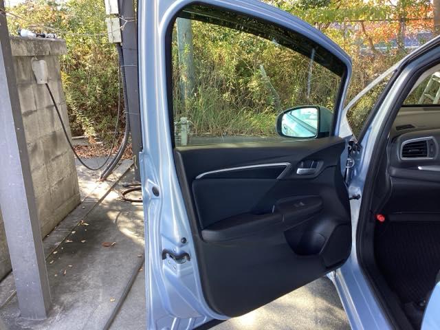 フィットハイブリッド Lホンダセンシング 純正ナビ フルセグ リアカメラ 軽減ブレーキ Rカメ LED サイドSRS 横滑り防止 ナビTV パワーステアリング 盗難防止装置 オートクルーズ ETC車載器 DVD再生 ABS 助手席エアバッグ(34枚目)