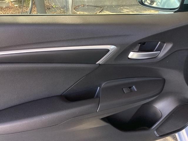 フィットハイブリッド Lホンダセンシング 純正ナビ フルセグ リアカメラ 軽減ブレーキ Rカメ LED サイドSRS 横滑り防止 ナビTV パワーステアリング 盗難防止装置 オートクルーズ ETC車載器 DVD再生 ABS 助手席エアバッグ(35枚目)