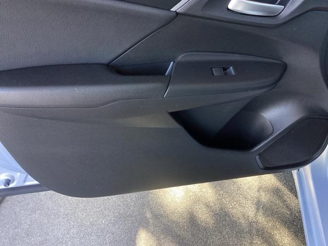 フィットハイブリッド Lホンダセンシング 純正ナビ フルセグ リアカメラ 軽減ブレーキ Rカメ LED サイドSRS 横滑り防止 ナビTV パワーステアリング 盗難防止装置 オートクルーズ ETC車載器 DVD再生 ABS 助手席エアバッグ(36枚目)