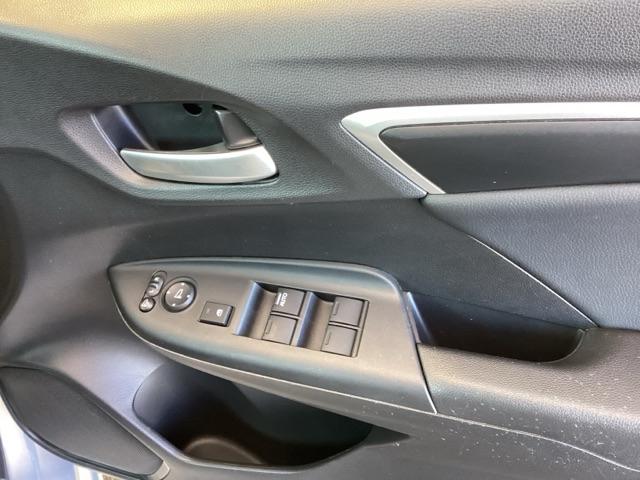 フィットハイブリッド Lホンダセンシング 純正ナビ フルセグ リアカメラ 軽減ブレーキ Rカメ LED サイドSRS 横滑り防止 ナビTV パワーステアリング 盗難防止装置 オートクルーズ ETC車載器 DVD再生 ABS 助手席エアバッグ(47枚目)