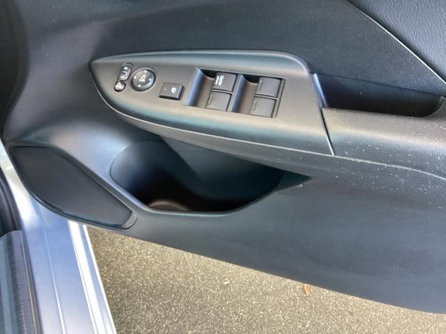 フィットハイブリッド Lホンダセンシング 純正ナビ フルセグ リアカメラ 軽減ブレーキ Rカメ LED サイドSRS 横滑り防止 ナビTV パワーステアリング 盗難防止装置 オートクルーズ ETC車載器 DVD再生 ABS 助手席エアバッグ(48枚目)