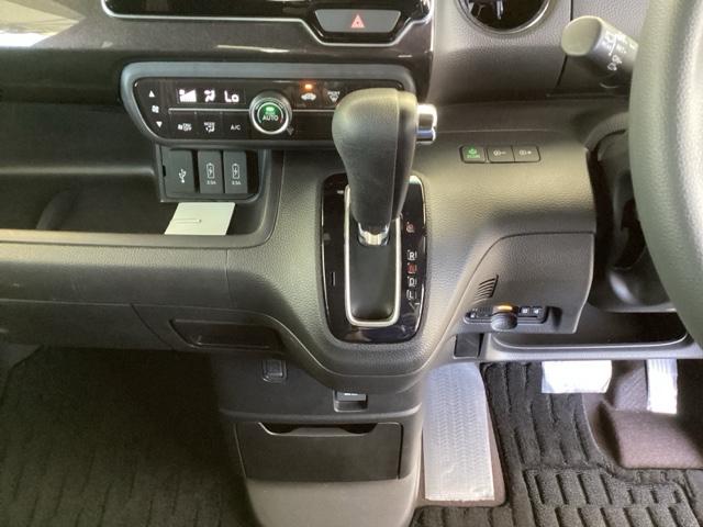 Ｎ－ＢＯＸカスタム Ｇ・Ｌホンダセンシング　純正メモリーナビ　ドラレコ　リアカメラ　地デジＴＶ　整備記録簿　助手席エアバッグ　キーレス　アイドリングＳＴ　セキュリティーアラーム　スマ－トキ－　ナビＴＶ　ＥＴＣ　前車追従機能　サイドエアバッグ（13枚目）