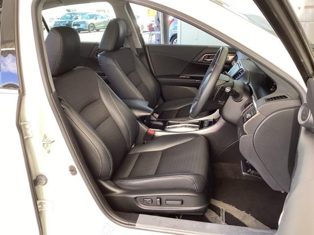 アコードハイブリッド ＥＸ　純正メモリーナビ　パワーシート　ＥＴＣ　バックモニター　Ｐシート　Ｐセンサー　サイドカーテンエアバック　サイドモニター　記録簿　ナビＴＶ　ＬＥＤヘッド　フルセグテレビ　ＤＶＤ再生可能　スマキー　ＵＳＢ（16枚目）