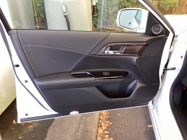 アコードハイブリッド ＥＸ　純正メモリーナビ　パワーシート　ＥＴＣ　バックモニター　Ｐシート　Ｐセンサー　サイドカーテンエアバック　サイドモニター　記録簿　ナビＴＶ　ＬＥＤヘッド　フルセグテレビ　ＤＶＤ再生可能　スマキー　ＵＳＢ（33枚目）