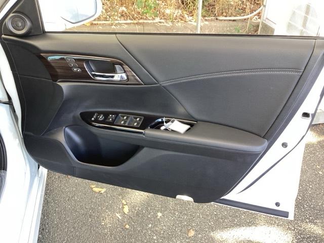 アコードハイブリッド ＥＸ　純正メモリーナビ　パワーシート　ＥＴＣ　バックモニター　Ｐシート　Ｐセンサー　サイドカーテンエアバック　サイドモニター　記録簿　ナビＴＶ　ＬＥＤヘッド　フルセグテレビ　ＤＶＤ再生可能　スマキー　ＵＳＢ（52枚目）