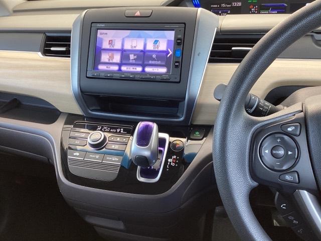 フリードハイブリッド ハイブリッド・Ｇホンダセンシング　メモリーナビ　リアカメラ　ＥＴＣ　軽減ブレーキ　キーフリーシステム　記録簿　ＤＶＤ再生可能　サイドカーテンエアバック　ＥＣＯＮ　後カメラ　Ａクルーズ　地デジフルセグＴＶ　ＬＥＤヘッドランプ　横滑防止（6枚目）