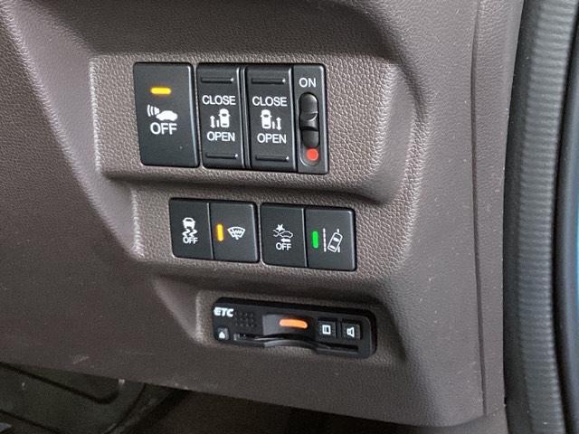 フリードハイブリッド ハイブリッド・Ｇホンダセンシング　メモリーナビ　リアカメラ　ＥＴＣ　軽減ブレーキ　キーフリーシステム　記録簿　ＤＶＤ再生可能　サイドカーテンエアバック　ＥＣＯＮ　後カメラ　Ａクルーズ　地デジフルセグＴＶ　ＬＥＤヘッドランプ　横滑防止（13枚目）