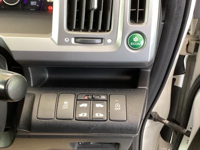 ステップワゴンスパーダ Ｚ　ナビ　フルセグ　リアカメラ　横滑防止　エアロ　イモビ　スマキー　地デジＴＶ　バックモニタ－　３列シ－ト　キーフリー　パワーウィンド　ＥＴＣ付　エアコン　運転席助手席エアバック　エアバック　ＡＢＳ　ＰＳ（16枚目）