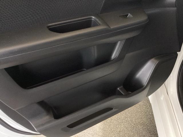 ステップワゴンスパーダ Ｚ　ナビ　フルセグ　リアカメラ　横滑防止　エアロ　イモビ　スマキー　地デジＴＶ　バックモニタ－　３列シ－ト　キーフリー　パワーウィンド　ＥＴＣ付　エアコン　運転席助手席エアバック　エアバック　ＡＢＳ　ＰＳ（39枚目）