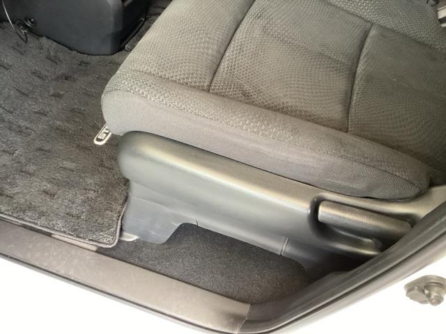 ステップワゴンスパーダ Ｚ　ナビ　フルセグ　リアカメラ　横滑防止　エアロ　イモビ　スマキー　地デジＴＶ　バックモニタ－　３列シ－ト　キーフリー　パワーウィンド　ＥＴＣ付　エアコン　運転席助手席エアバック　エアバック　ＡＢＳ　ＰＳ（40枚目）