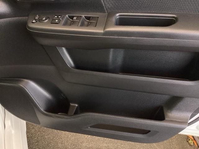 ステップワゴンスパーダ Ｚ　ナビ　フルセグ　リアカメラ　横滑防止　エアロ　イモビ　スマキー　地デジＴＶ　バックモニタ－　３列シ－ト　キーフリー　パワーウィンド　ＥＴＣ付　エアコン　運転席助手席エアバック　エアバック　ＡＢＳ　ＰＳ（52枚目）