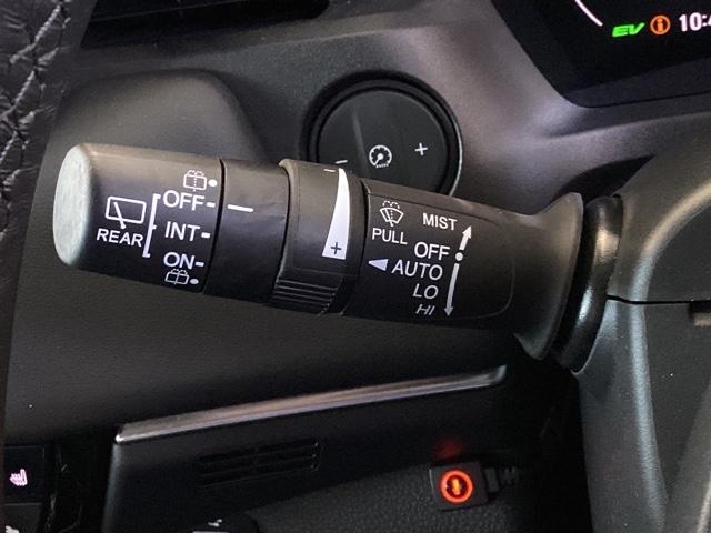 ヴェゼル ｅ：ＨＥＶＺ　メモリーナビ　ドラレコ　リアカメラ　ＥＴＣ　衝突回避支援ブレーキ機能　スマキ　Ｐトランク　フルオートエアコン　Ｄレコ　エアバッグ　両席エアバック　Ｒカメ　記録簿付　パワーウィンドウ　ＬＥＤランプ（36枚目）