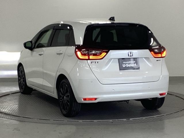 フィット e:HEVホーム20周年特別仕様車カーサ 純正ナビ フルセグ リアカメラ DVD シートヒーター 横滑り防止装置 ETC LEDヘッドライト スマキー オートクルーズコントロール サイドエアバック 盗難防止システム アイドリングストップ(11枚目)