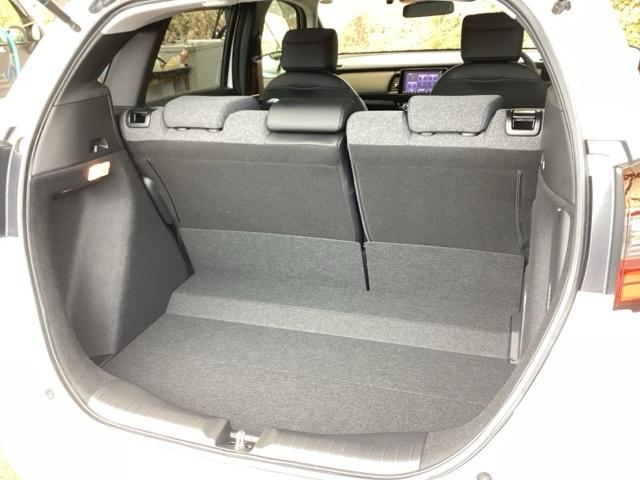 フィット e:HEVホーム20周年特別仕様車カーサ 純正ナビ フルセグ リアカメラ DVD シートヒーター 横滑り防止装置 ETC LEDヘッドライト スマキー オートクルーズコントロール サイドエアバック 盗難防止システム アイドリングストップ(24枚目)