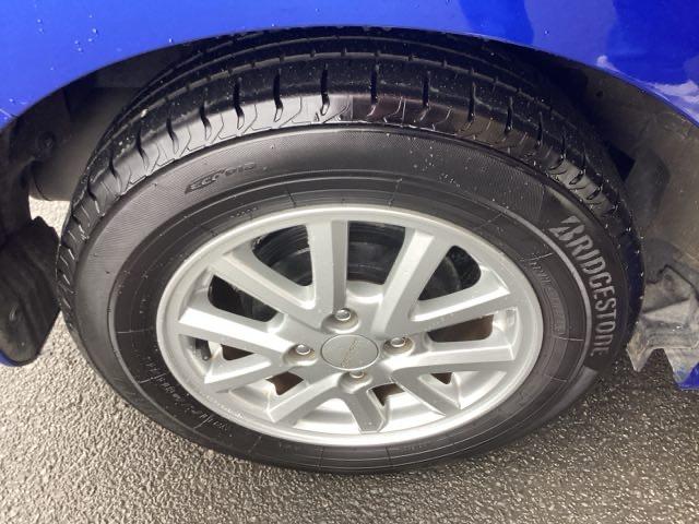 フィット １３Ｇ・Ｌパッケージ　軽減ブレーキ　盗難警報装置　Ｂカメ　Ｓキー　フルオートエアコン　リモコンキー　サイドＳＲＳ　横滑り防止機能　エアバック　ＥＴＣ付き　ドラレコ　パワーウィンド　Ｗエアバッグ　ＡＢＳ（28枚目）