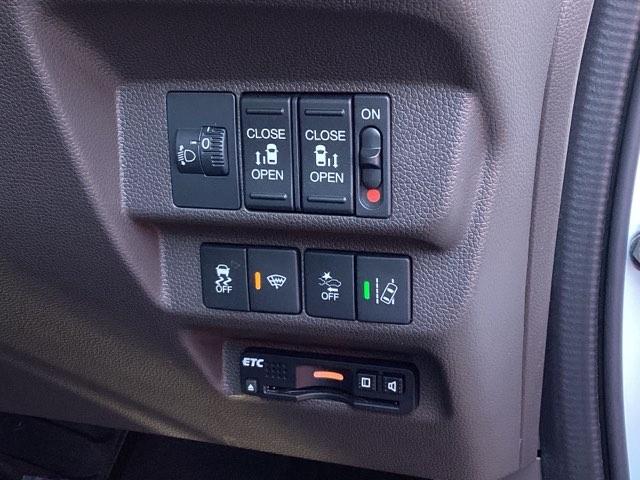 フリード Ｇ・ホンダセンシング　メモリーナビ　ドラレコ　ＥＴＣ　リアカメラ　Ｆセグ　追突被害軽減ブレーキ　ｉストップ　Ｗエアバッグ　パワーウィンドウ　アクティブクルーズコントロール　スマートキ　カラーバックモニター　ＶＳＡ　エアコン（14枚目）