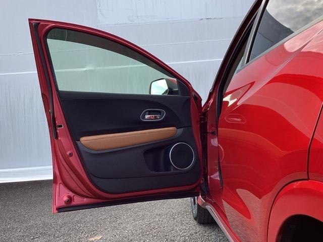 ヴェゼル ハイブリッドＺ・ホンダセンシング　メモリーナビ　ドラレコ　ＥＴＣ　リアカメラ　レーダーサポート　ＤＶＤ再生機能　整備記録簿　横滑り防止システム　バックアイカメラ　盗難防止装置　フルセ　シートヒーター付　スマ－トキ－　ＥＣＯモード（27枚目）