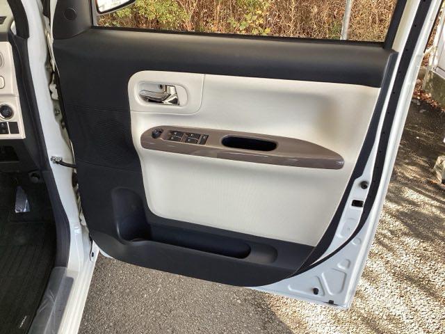 ムーヴキャンバス ＧメイクアップＳＡＩＩ　メモリーナビ　両側電動スライドドア　両側自動スライドドア　ナビ＆ＴＶ　衝突回避支援　地デジＴＶ　リアカメラ　ＡＡＣ　キーフリーキー　プッシュスタートスマートキー　ＬＥＤ　Ｗエアバック　イモビ　パワステ（48枚目）