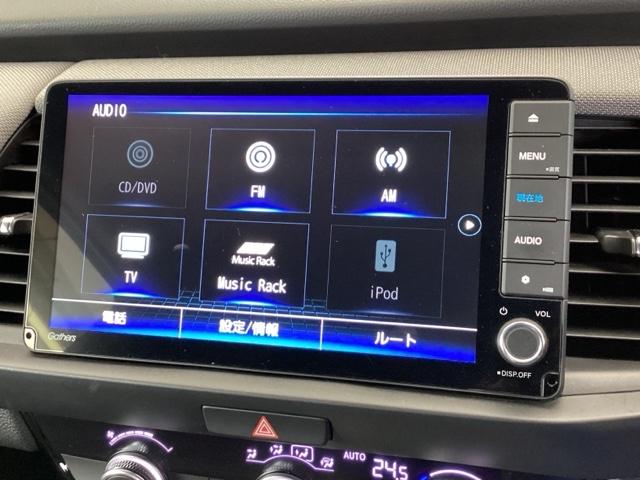 フィット クロスター　純正メモリーナビ　リアカメラ　ＥＴＣ　パーキングセンサー　地デジ　Ｂカメ　スマートキ　ナビＴＶ　Ａストップ　ＵＳＢ　カーテンエアバッグ　クルーズコントロール　オートエアコン　パワステ　記録簿　ＶＳＡ（11枚目）