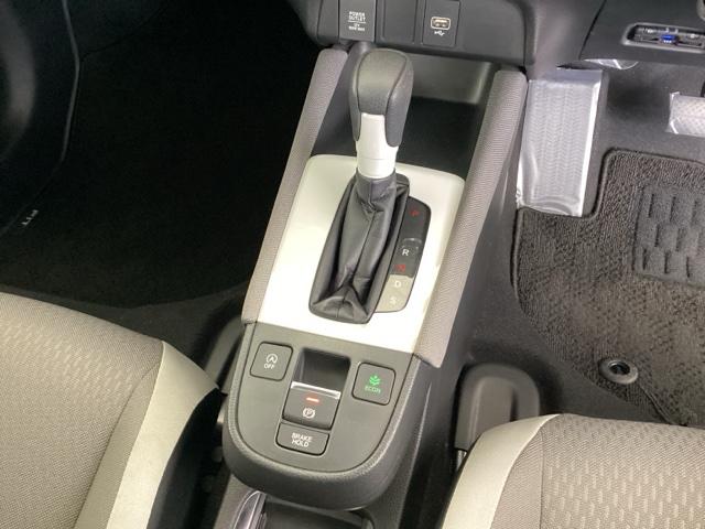 フィット クロスター　純正メモリーナビ　リアカメラ　ＥＴＣ　パーキングセンサー　地デジ　Ｂカメ　スマートキ　ナビＴＶ　Ａストップ　ＵＳＢ　カーテンエアバッグ　クルーズコントロール　オートエアコン　パワステ　記録簿　ＶＳＡ（13枚目）