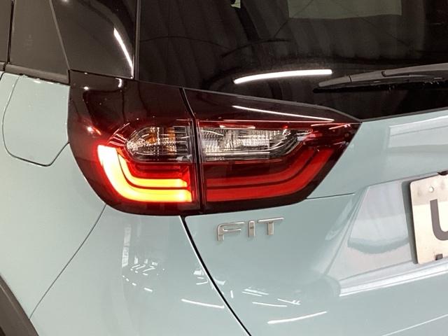 フィット クロスター　純正メモリーナビ　リアカメラ　ＥＴＣ　パーキングセンサー　地デジ　Ｂカメ　スマートキ　ナビＴＶ　Ａストップ　ＵＳＢ　カーテンエアバッグ　クルーズコントロール　オートエアコン　パワステ　記録簿　ＶＳＡ（27枚目）