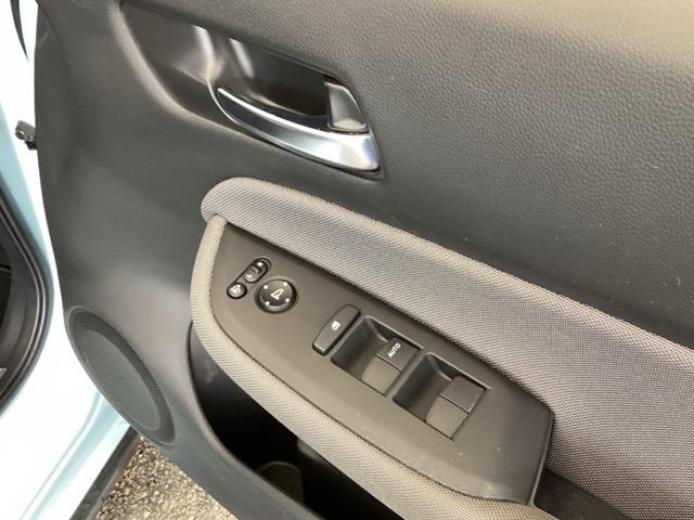 フィット クロスター　純正メモリーナビ　リアカメラ　ＥＴＣ　パーキングセンサー　地デジ　Ｂカメ　スマートキ　ナビＴＶ　Ａストップ　ＵＳＢ　カーテンエアバッグ　クルーズコントロール　オートエアコン　パワステ　記録簿　ＶＳＡ（53枚目）