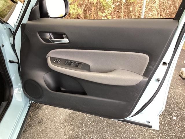 フィット クロスター　純正メモリーナビ　リアカメラ　ＥＴＣ　パーキングセンサー　地デジ　Ｂカメ　スマートキ　ナビＴＶ　Ａストップ　ＵＳＢ　カーテンエアバッグ　クルーズコントロール　オートエアコン　パワステ　記録簿　ＶＳＡ（54枚目）