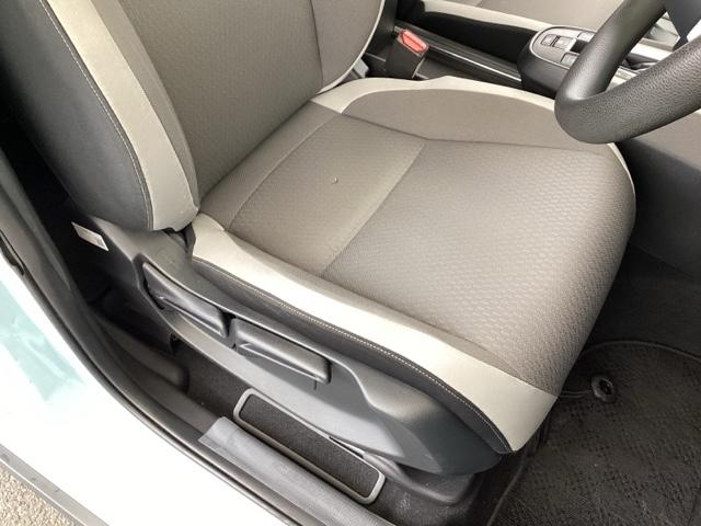 フィット クロスター　純正メモリーナビ　リアカメラ　ＥＴＣ　パーキングセンサー　地デジ　Ｂカメ　スマートキ　ナビＴＶ　Ａストップ　ＵＳＢ　カーテンエアバッグ　クルーズコントロール　オートエアコン　パワステ　記録簿　ＶＳＡ（59枚目）