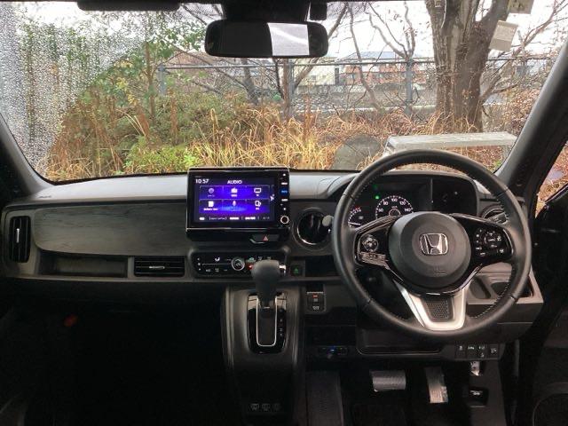 �t�����g�K���X���傫���A���C�h�Ȏ��E�ŉ^�]�����₷���Ȃ�悤�ɐݒ肳��Ă��܂��B