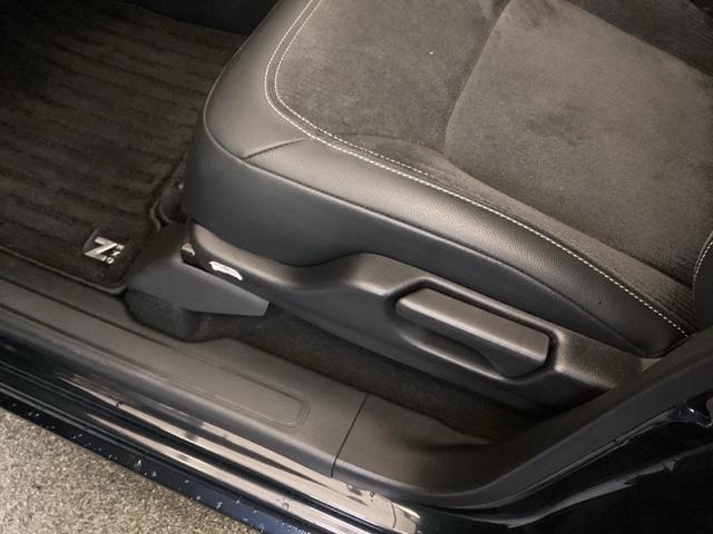 �蓮�̃��o�[���g���āA�w������̊p�x��ς��邱�Ƃ��ł��܂��B