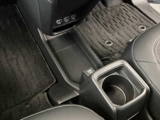 �t�r�a�`���[�W���[���ځB�X�}�[�g�t�H���Ȃǂ̏[�d�ɂƂ��Ă��֗��ł��B�^�]�Ȃ��������Ȃ�������R�Ɏg����h�����N�z���_�[�t�B