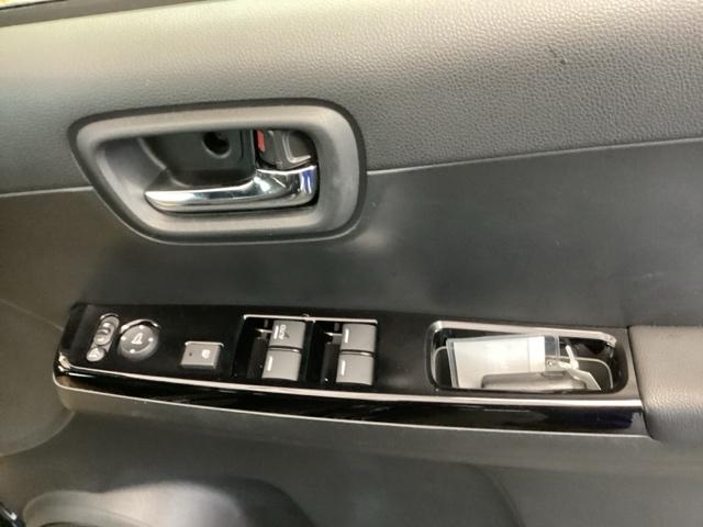 �y�p���[�E�B���h�E�X�C�b�`�z�����^�b�`�ŁA�p���[�E�C���h�E��h�A�~���[�𑀍�ł��܂��B