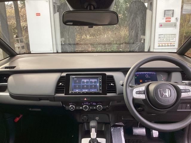 フィット ホーム　純正ナビ　ＬＥＤヘッドライト　衝突軽減　リアカメラ　ソナー　ＵＳＢ接続　ＡＡＣ　横滑り防止機能　サイドエアバック　オートライト　ＬＥＤライト　クルーズコントロール　パワーウィンドウ　スマキー　ＡＢＳ（3枚目）