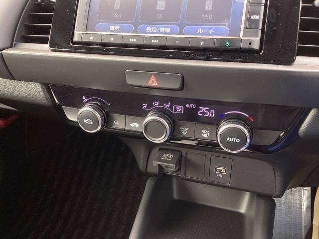 フィット ホーム　純正ナビ　ＬＥＤヘッドライト　衝突軽減　リアカメラ　ソナー　ＵＳＢ接続　ＡＡＣ　横滑り防止機能　サイドエアバック　オートライト　ＬＥＤライト　クルーズコントロール　パワーウィンドウ　スマキー　ＡＢＳ（13枚目）