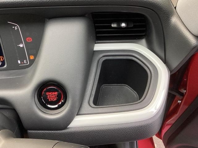 フィット ホーム　純正ナビ　ＬＥＤヘッドライト　衝突軽減　リアカメラ　ソナー　ＵＳＢ接続　ＡＡＣ　横滑り防止機能　サイドエアバック　オートライト　ＬＥＤライト　クルーズコントロール　パワーウィンドウ　スマキー　ＡＢＳ（16枚目）