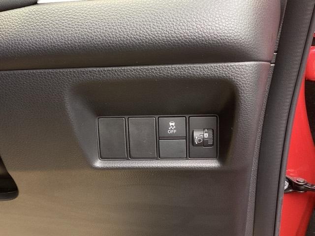 フィット ホーム　純正ナビ　ＬＥＤヘッドライト　衝突軽減　リアカメラ　ソナー　ＵＳＢ接続　ＡＡＣ　横滑り防止機能　サイドエアバック　オートライト　ＬＥＤライト　クルーズコントロール　パワーウィンドウ　スマキー　ＡＢＳ（17枚目）