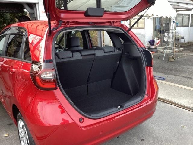 フィット ホーム　純正ナビ　ＬＥＤヘッドライト　衝突軽減　リアカメラ　ソナー　ＵＳＢ接続　ＡＡＣ　横滑り防止機能　サイドエアバック　オートライト　ＬＥＤライト　クルーズコントロール　パワーウィンドウ　スマキー　ＡＢＳ（21枚目）