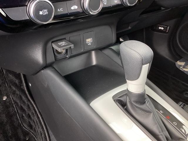 フィット ホーム　純正ナビ　ＬＥＤヘッドライト　衝突軽減　リアカメラ　ソナー　ＵＳＢ接続　ＡＡＣ　横滑り防止機能　サイドエアバック　オートライト　ＬＥＤライト　クルーズコントロール　パワーウィンドウ　スマキー　ＡＢＳ（42枚目）