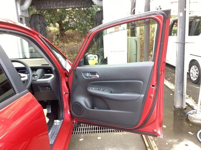 フィット ホーム　純正ナビ　ＬＥＤヘッドライト　衝突軽減　リアカメラ　ソナー　ＵＳＢ接続　ＡＡＣ　横滑り防止機能　サイドエアバック　オートライト　ＬＥＤライト　クルーズコントロール　パワーウィンドウ　スマキー　ＡＢＳ（47枚目）