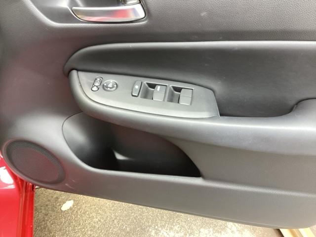 フィット ホーム　純正ナビ　ＬＥＤヘッドライト　衝突軽減　リアカメラ　ソナー　ＵＳＢ接続　ＡＡＣ　横滑り防止機能　サイドエアバック　オートライト　ＬＥＤライト　クルーズコントロール　パワーウィンドウ　スマキー　ＡＢＳ（49枚目）