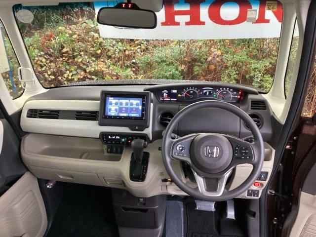 �܂Ԃ��������������炰��A�F�̃n�[�t�V�F�C�h�t�����g�E�B���h�E�����Ă��܂��B�܂��A�t���I�[�g�G�A�R���ŉ��K�ł��B